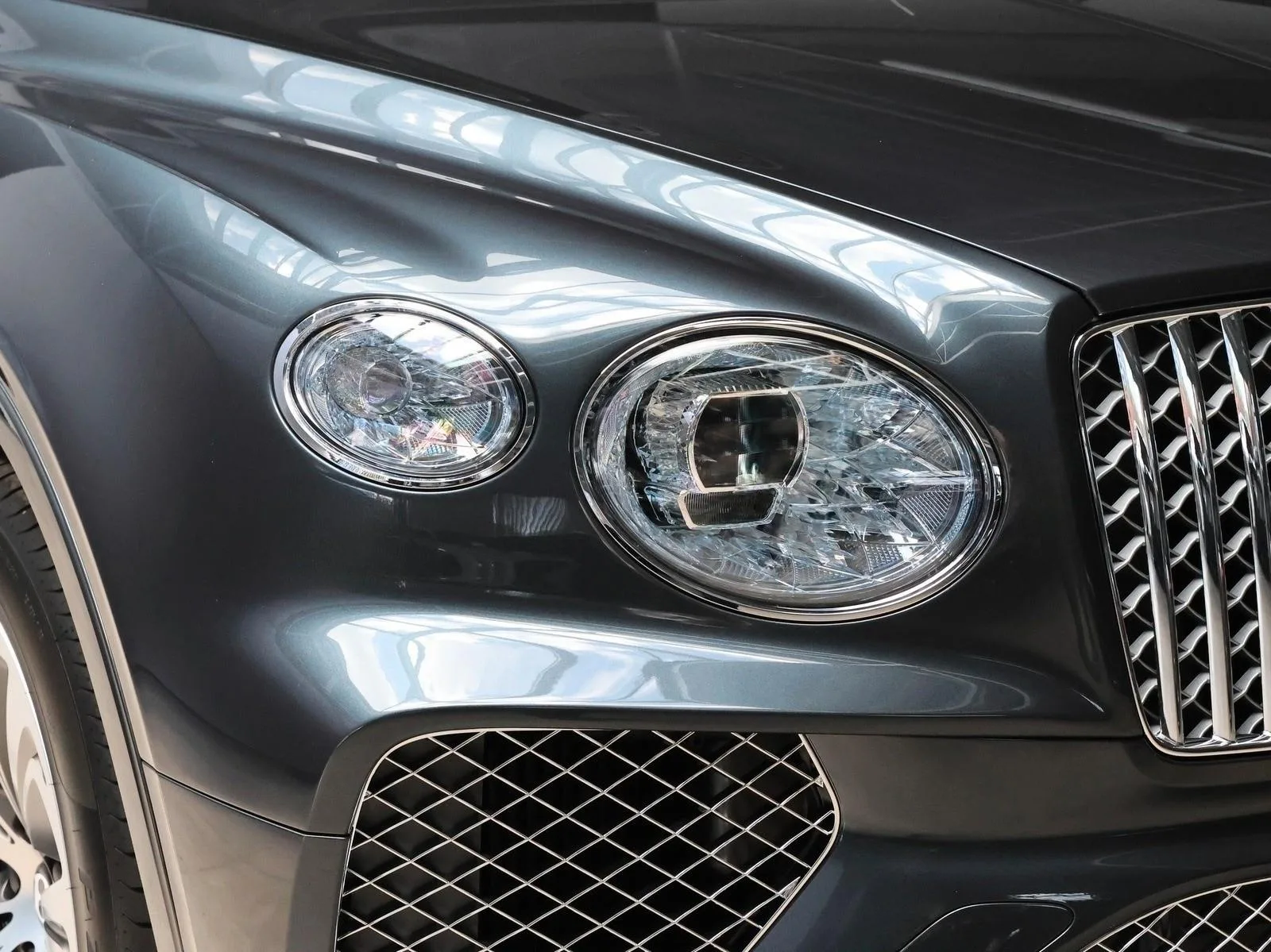 2026 Bentley Bentayga V8 Atelier Edition, 18/24