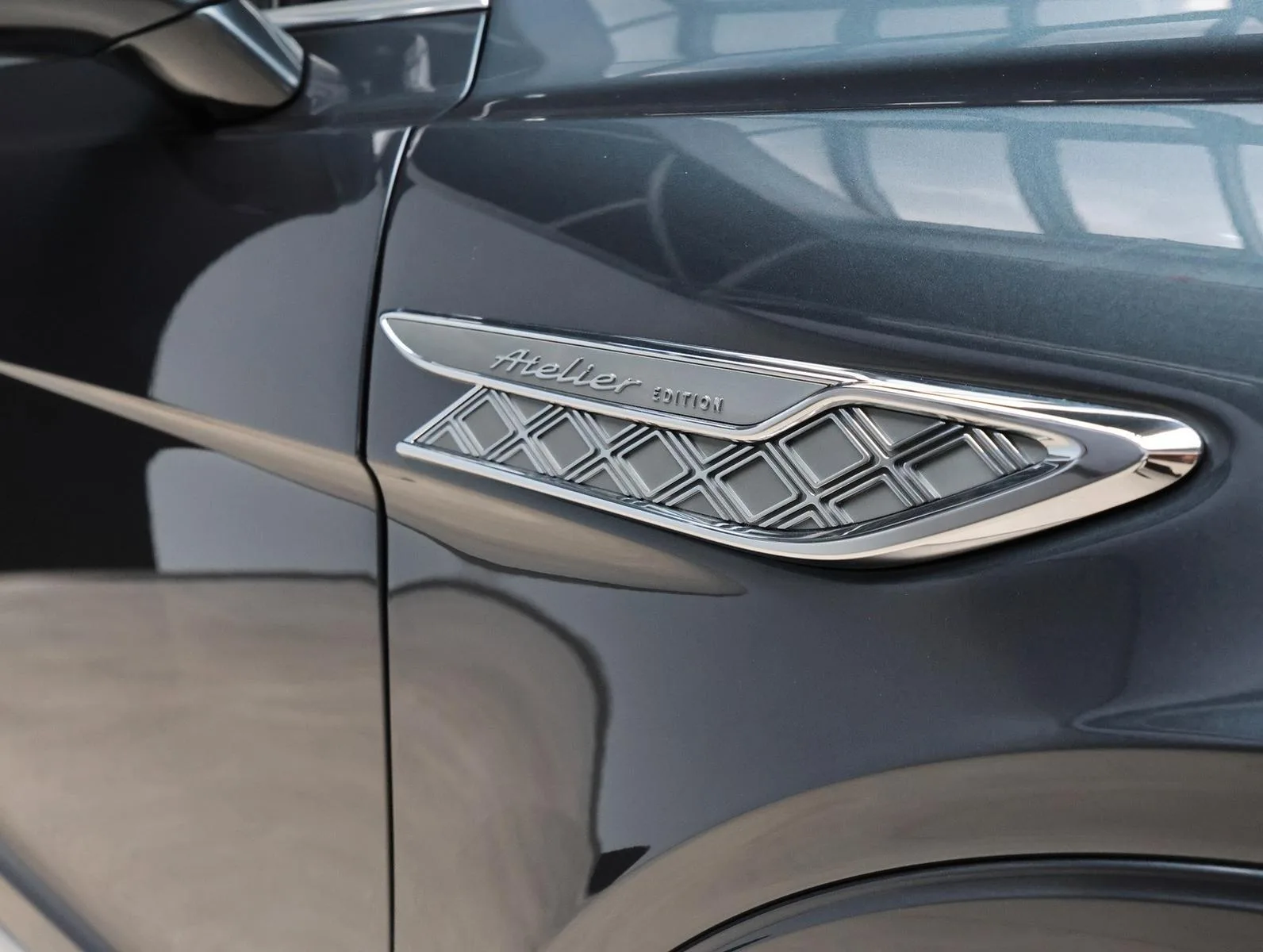2026 Bentley Bentayga V8 Atelier Edition, 19/24
