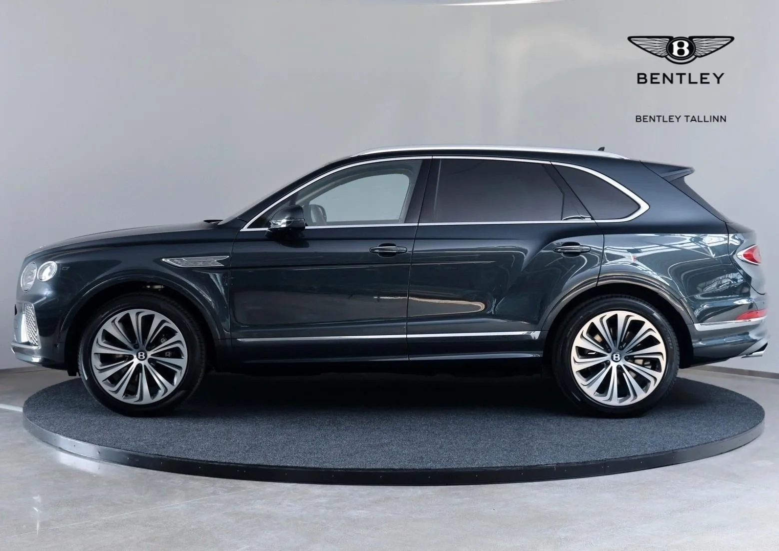 2026 Bentley Bentayga V8 Atelier Edition, 21/24