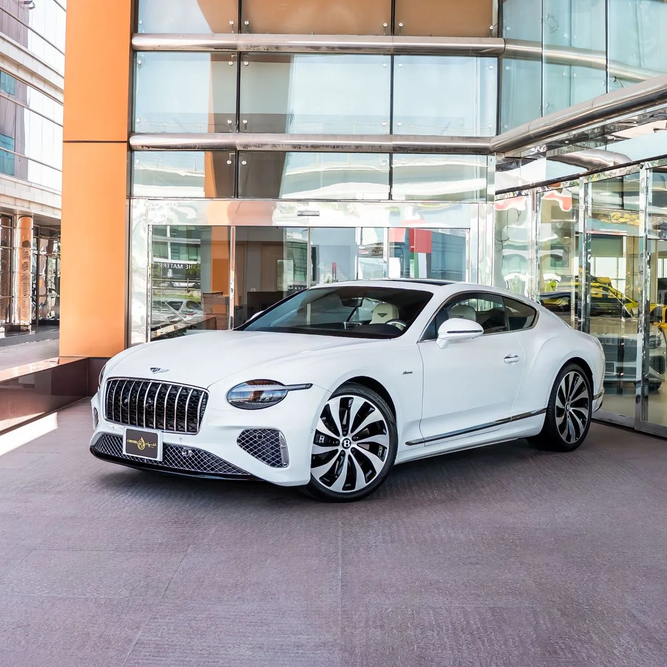 2026 Bentley Continental GT Azure proposée par un concessionnaire spécialisé à Dubai, Émirats arabes unis, photo principale