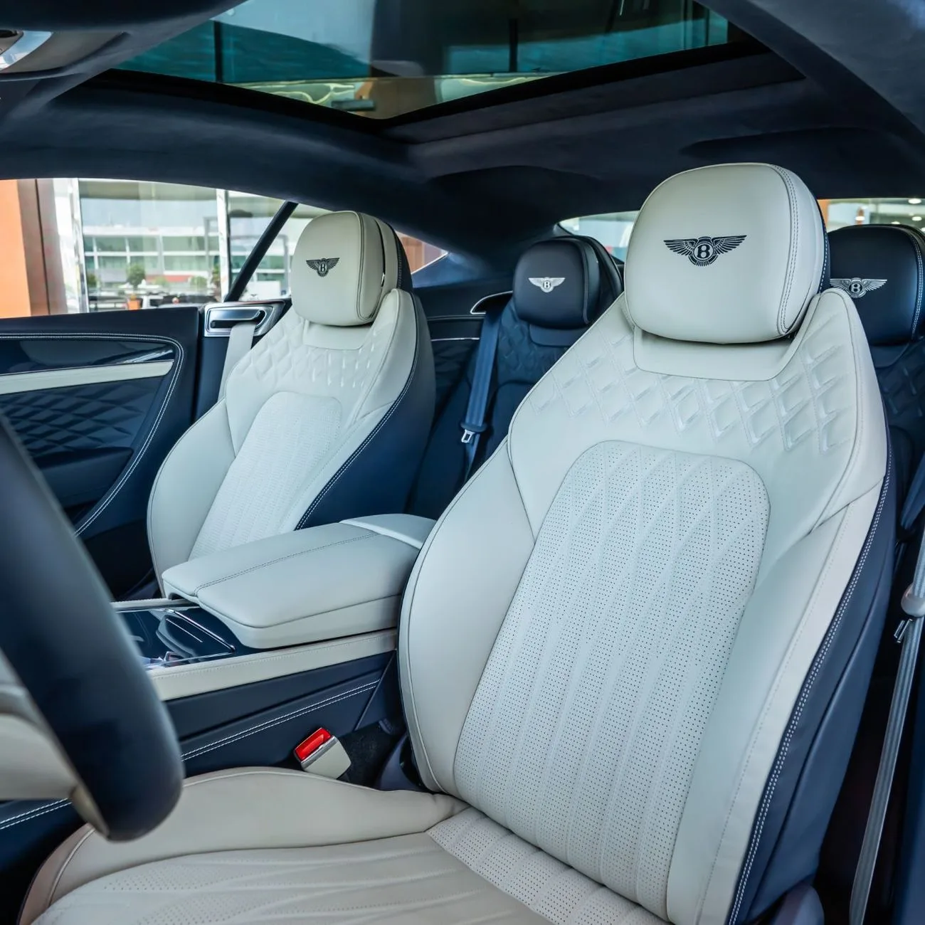 2026 Bentley Continental GT Azure angeboten von einem Fachhändler in Dubai, Vereinigte Arabische Emirate, Foto 11 von 18