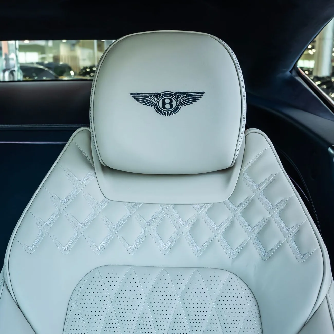 2026 Bentley Continental GT Azure angeboten von einem Fachhändler in Dubai, Vereinigte Arabische Emirate, Foto 12 von 18