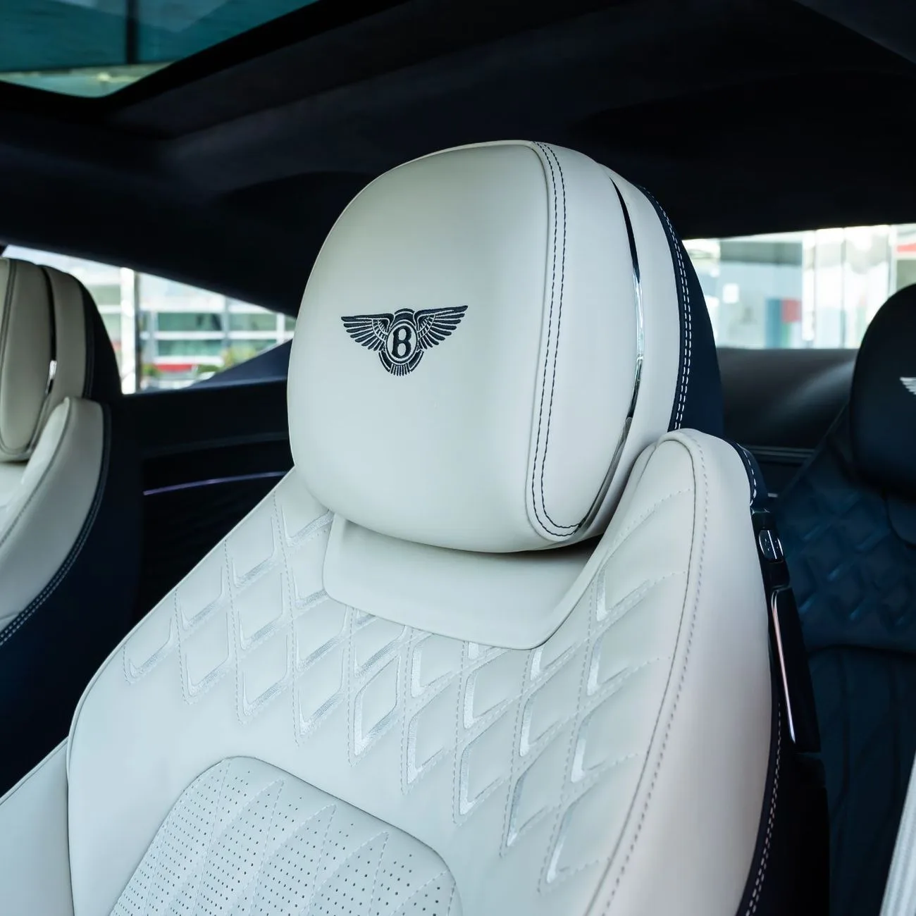 2026 Bentley Continental GT Azure angeboten von einem Fachhändler in Dubai, Vereinigte Arabische Emirate, Foto 13 von 18