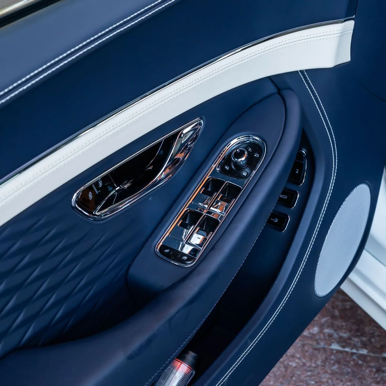 2026 Bentley Continental GT Azure angeboten von einem Fachhändler in Dubai, Vereinigte Arabische Emirate, Foto 15 von 18