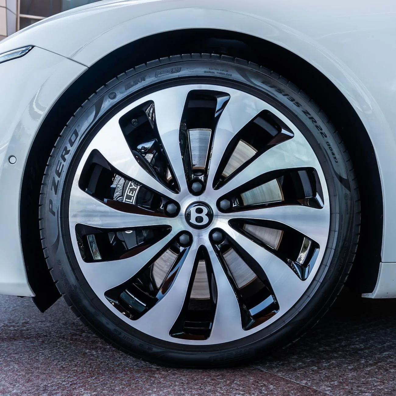 2026 Bentley Continental GT Azure angeboten von einem Fachhändler in Dubai, Vereinigte Arabische Emirate, Foto 16 von 18