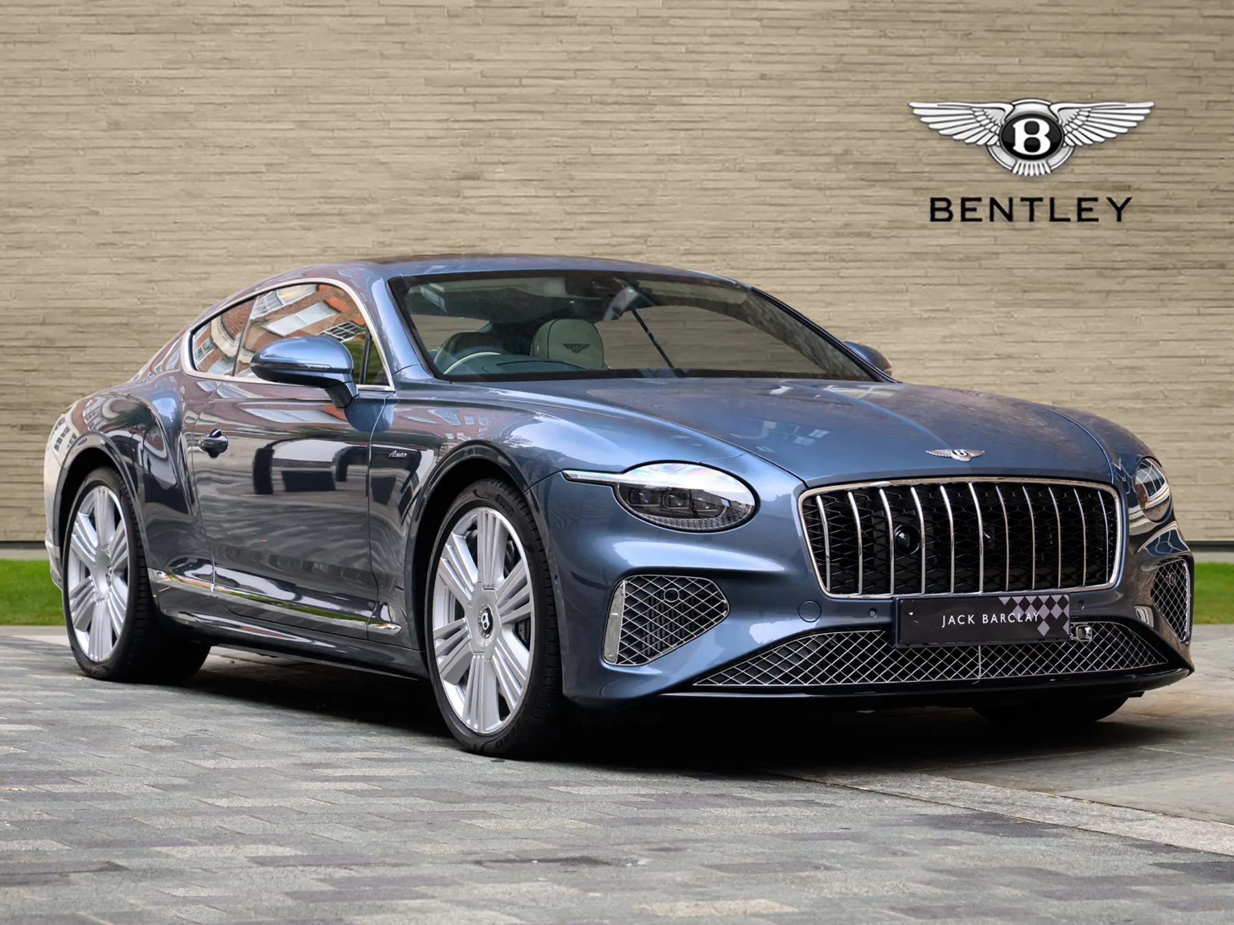 2026 Bentley Continental GT Azure angeboten von einer Vertragshändlergruppe in London, Vereinigtes Königreich, Hauptfoto
