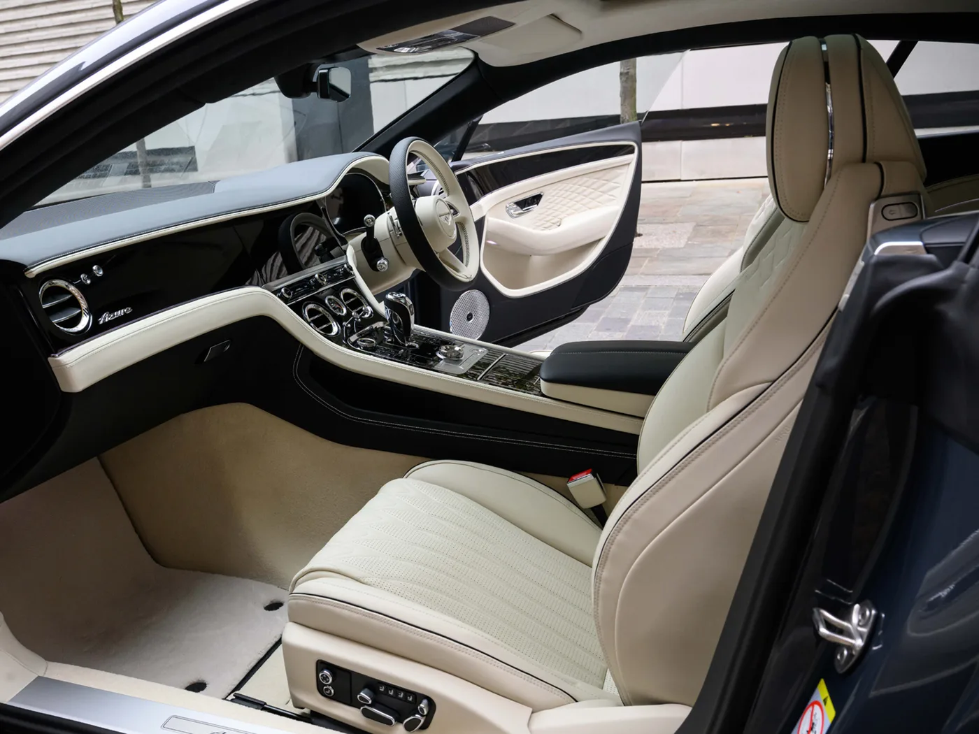 2026 Bentley Continental GT Azure angeboten von einer Vertragshändlergruppe in London, Vereinigtes Königreich, Foto 8 von 25
