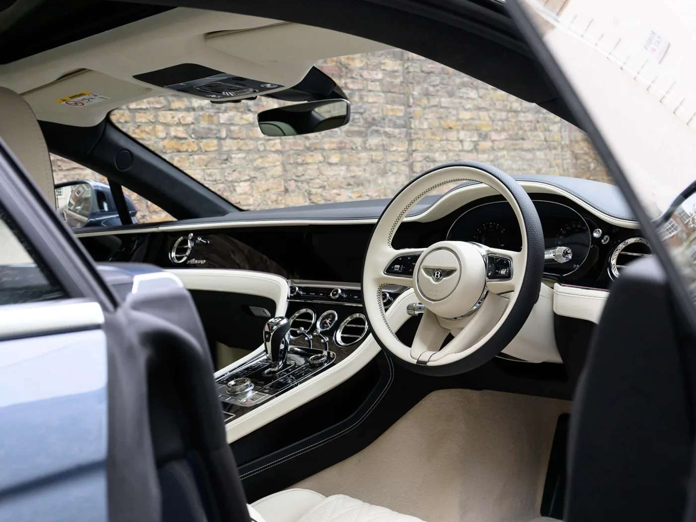 2026 Bentley Continental GT Azure angeboten von einer Vertragshändlergruppe in London, Vereinigtes Königreich, Foto 11 von 25