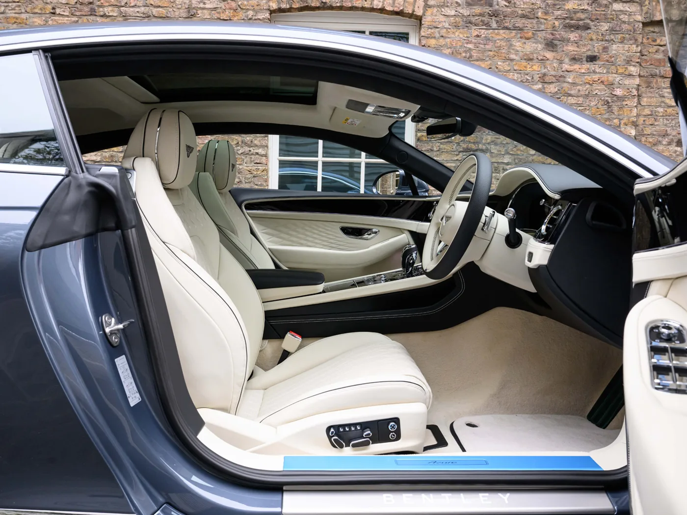 2026 Bentley Continental GT Azure angeboten von einer Vertragshändlergruppe in London, Vereinigtes Königreich, Foto 12 von 25