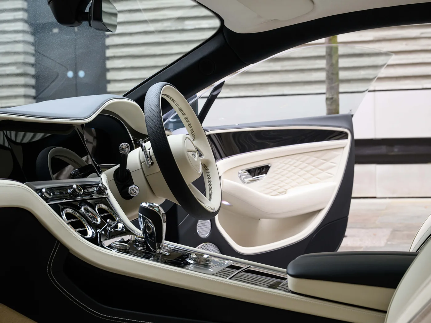 2026 Bentley Continental GT Azure angeboten von einer Vertragshändlergruppe in London, Vereinigtes Königreich, Foto 17 von 25