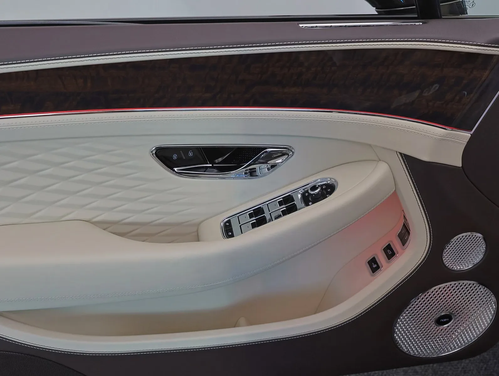 2026 Bentley Continental GT Azure, 10/21