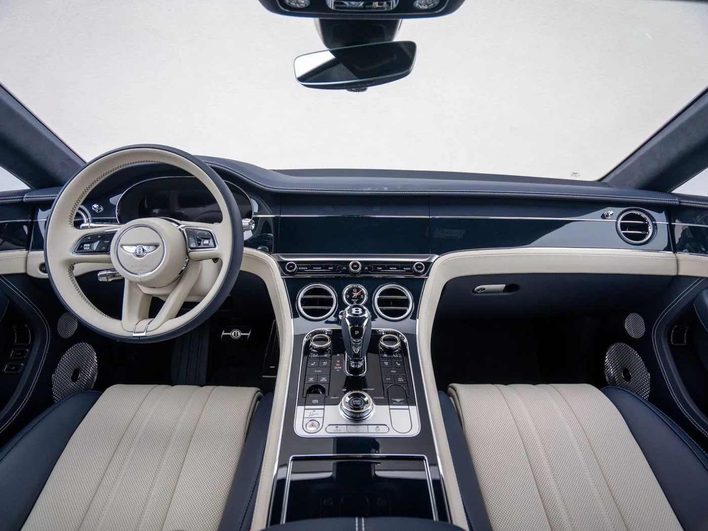 2026 Bentley Continental GT proposée par un concessionnaire spécialisé à Singen, Allemagne, photo 9 sur 15