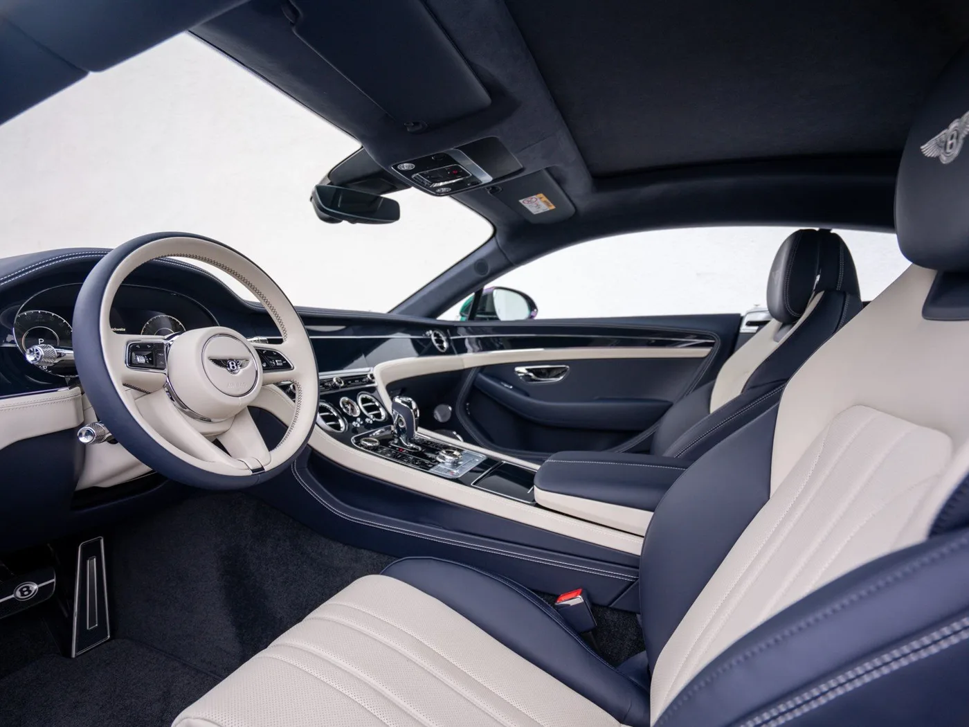 2026 Bentley Continental GT proposée par un concessionnaire spécialisé à Singen, Allemagne, photo 11 sur 15