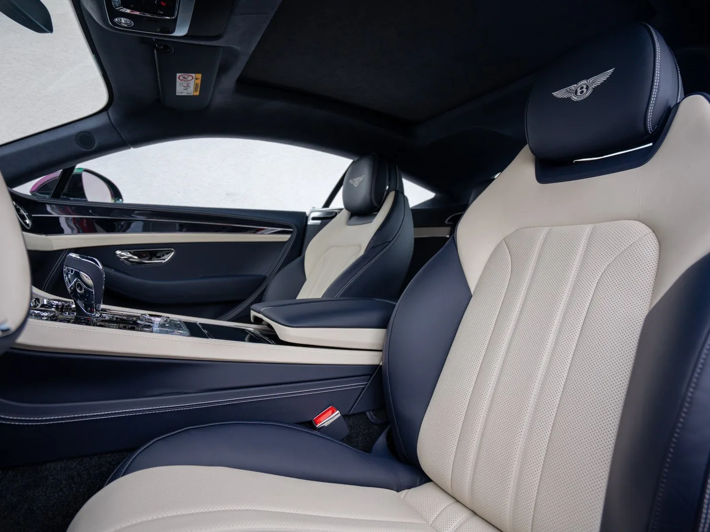 2026 Bentley Continental GT proposée par un concessionnaire spécialisé à Singen, Allemagne, photo 13 sur 15