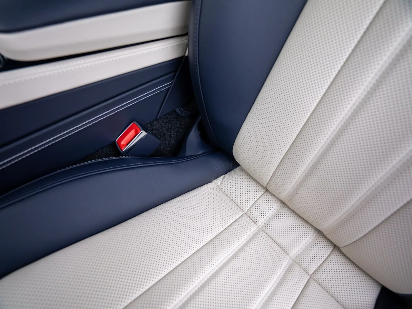 2026 Bentley Continental GT proposée par un concessionnaire spécialisé à Singen, Allemagne, photo 14 sur 15