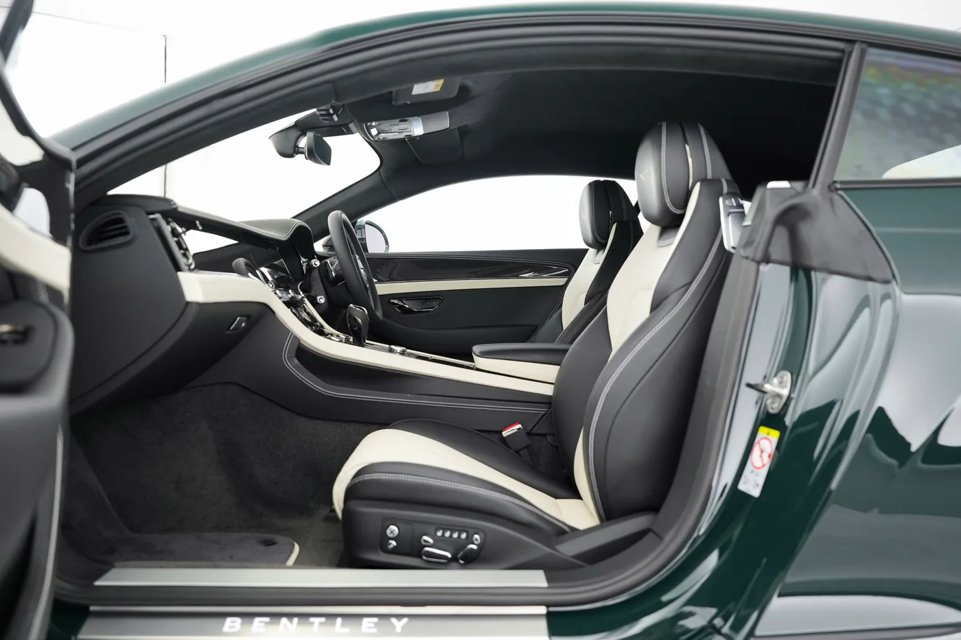 2026 Bentley Continental GT proposée par un groupe de concessions agréées à Hatfield, Royaume-Uni, photo 22 sur 25