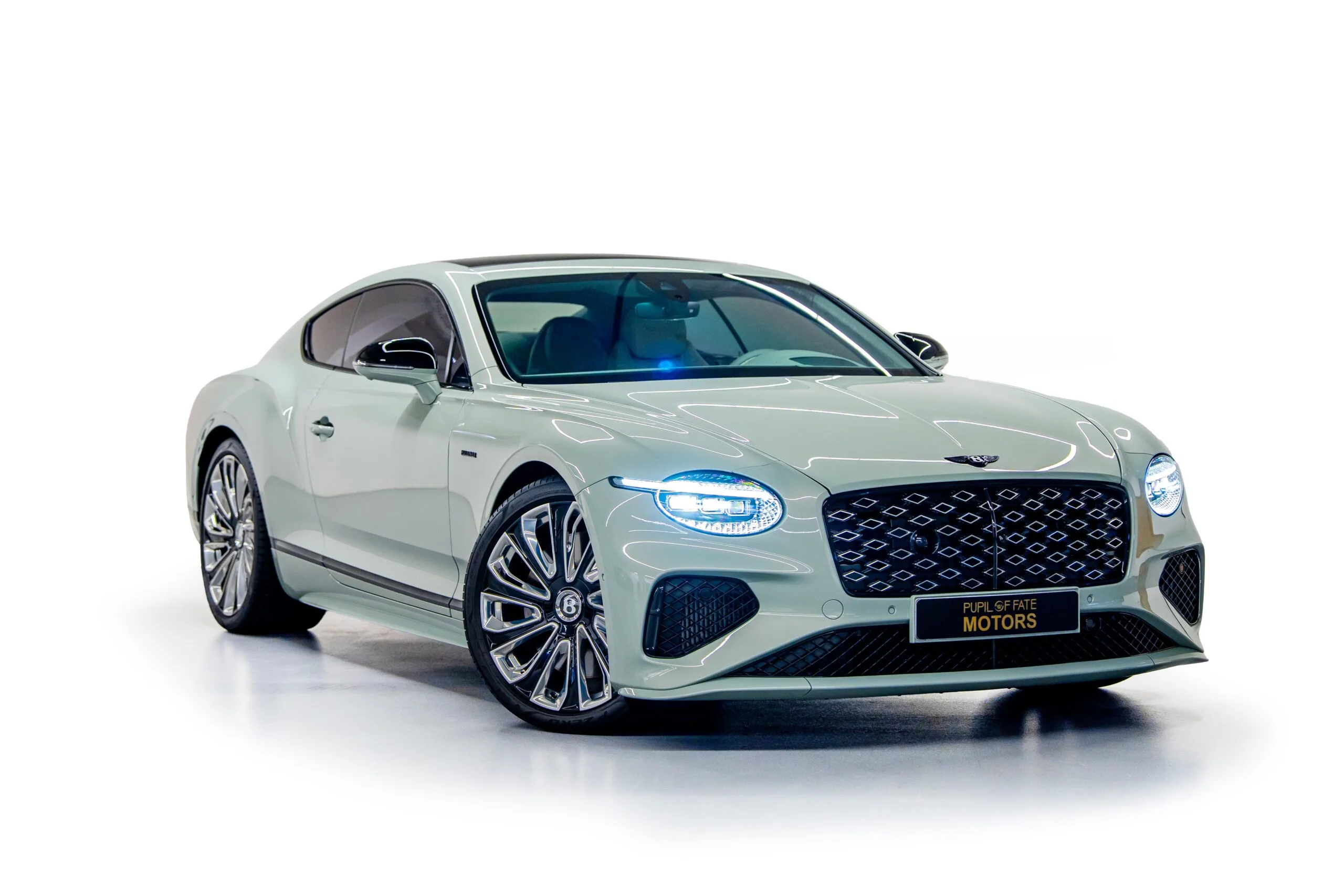 2026 Bentley Continental GT Mulliner proposée par un concessionnaire spécialisé à Dubaï, Émirats arabes unis, photo principale