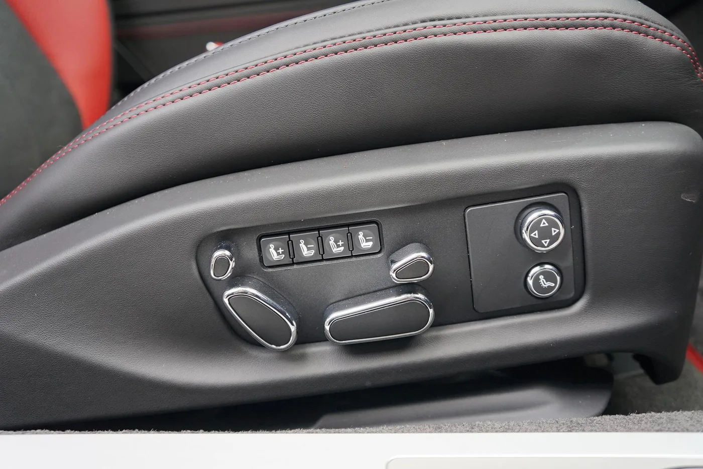 2026 Bentley Continental GT S angeboten von einer Vertragshändlergruppe in Ripley, Vereinigtes Königreich, Foto 15 von 25