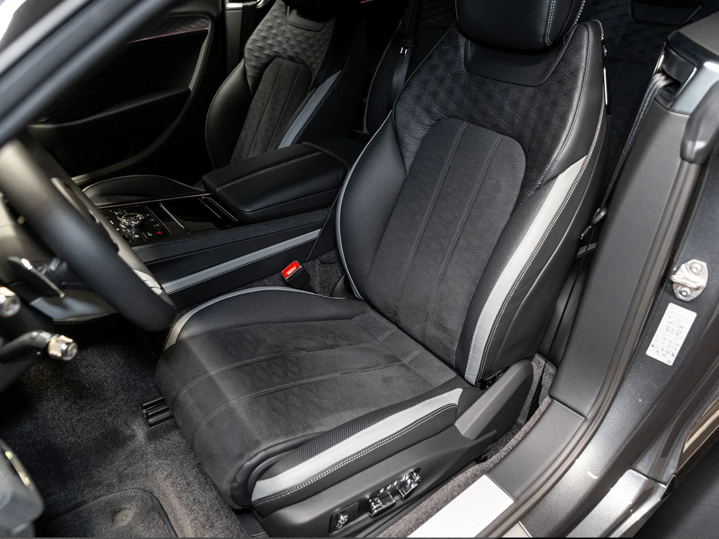2026 Bentley Continental GT Speed V8 Hybrid, 15/30