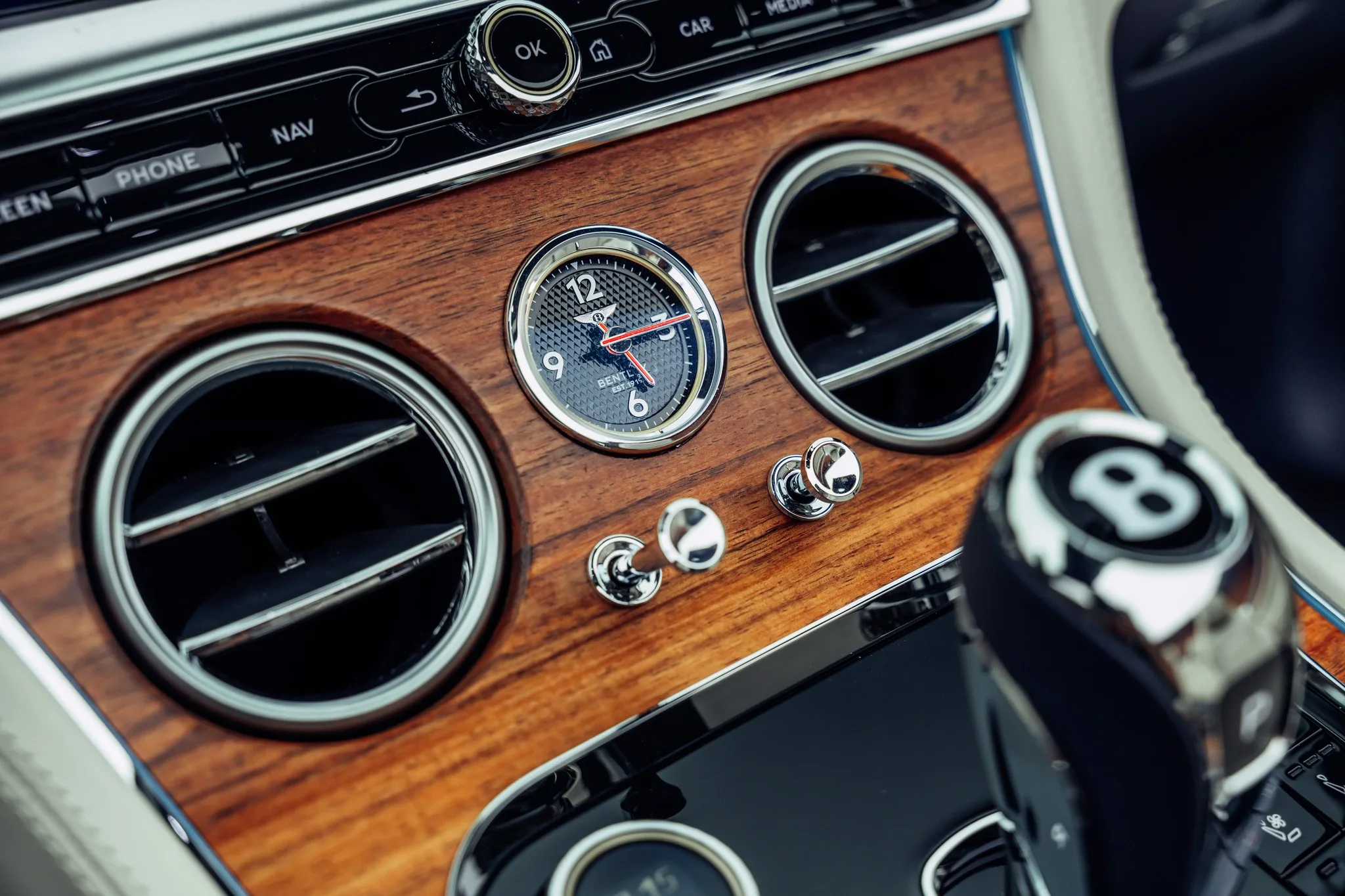 2026 Bentley Continental GTC Azure, 12/24
