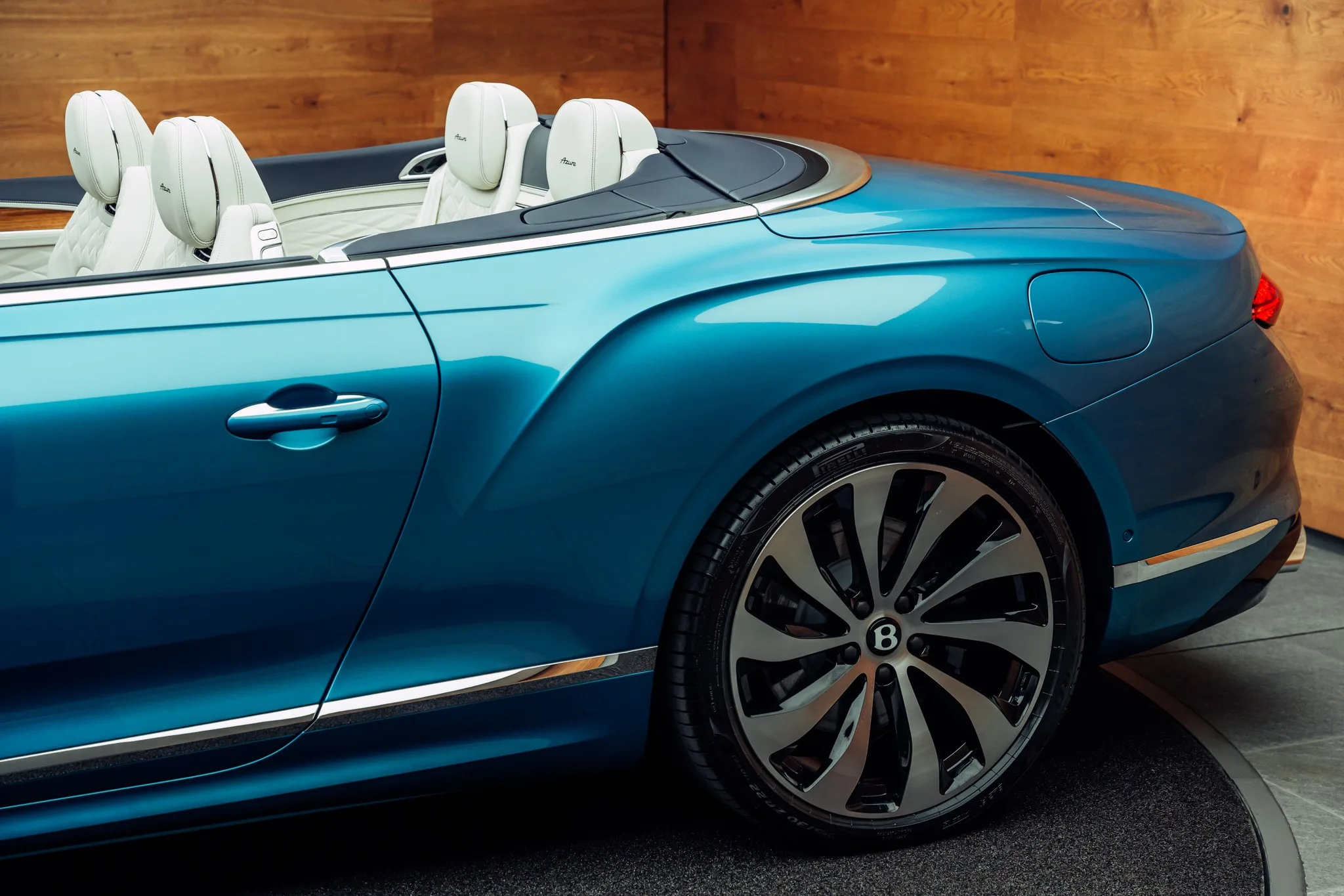 2026 Bentley Continental GTC Azure, 20/24