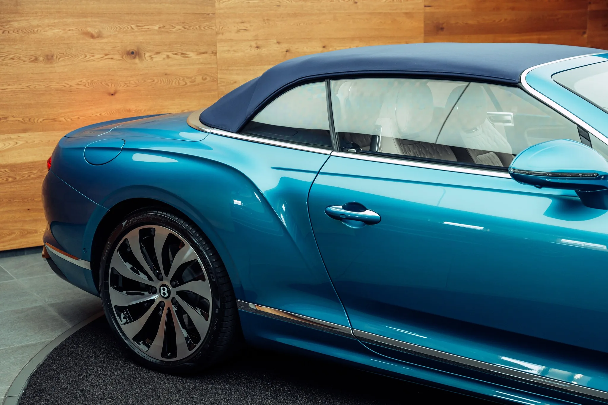 2026 Bentley Continental GTC Azure, 22/24