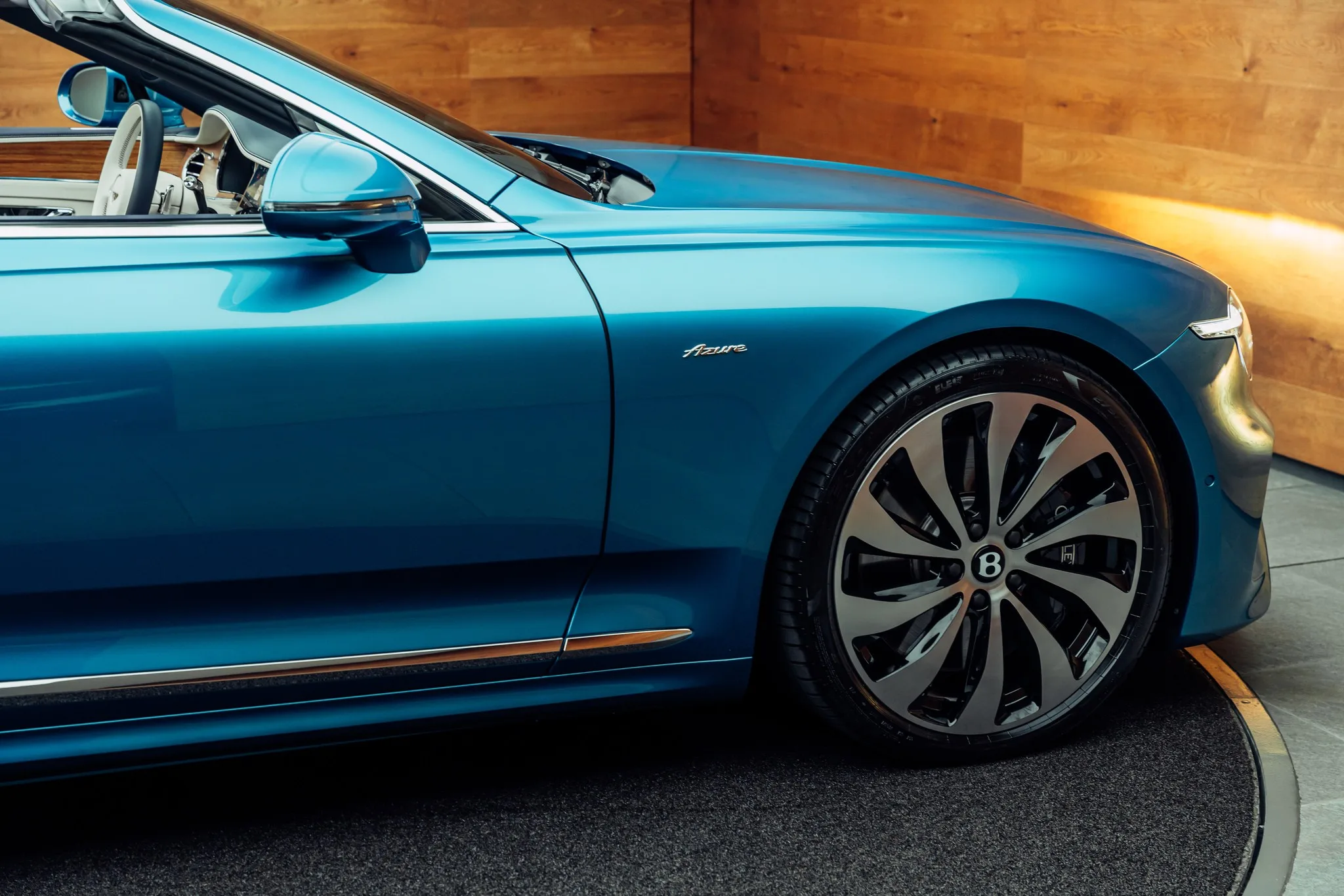 2026 Bentley Continental GTC Azure, 23/24