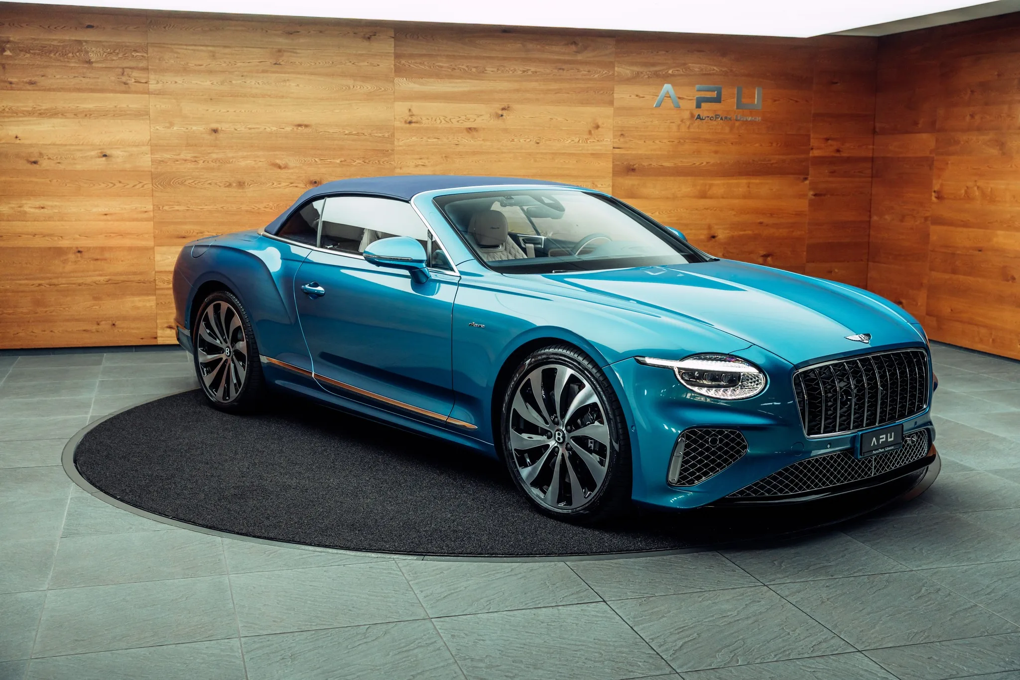 2026 Bentley Continental GTC Azure, 24/24