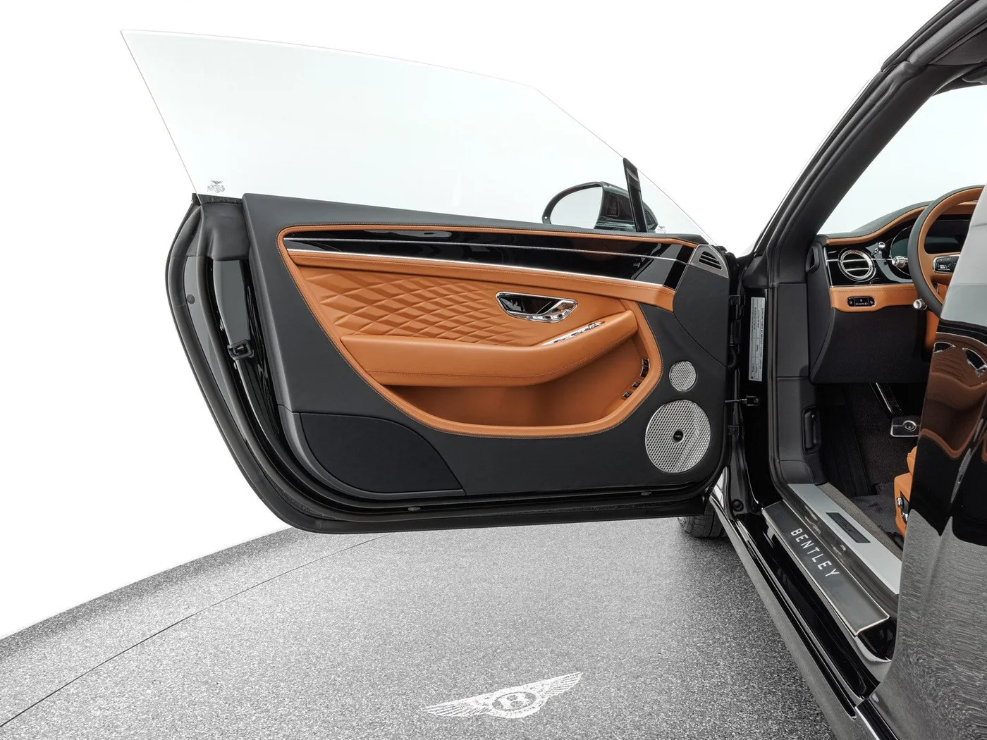 2026 Bentley Continental GTC Azure offered by a specialist dealer in Böblingen, Germany, photo 9 of 15
