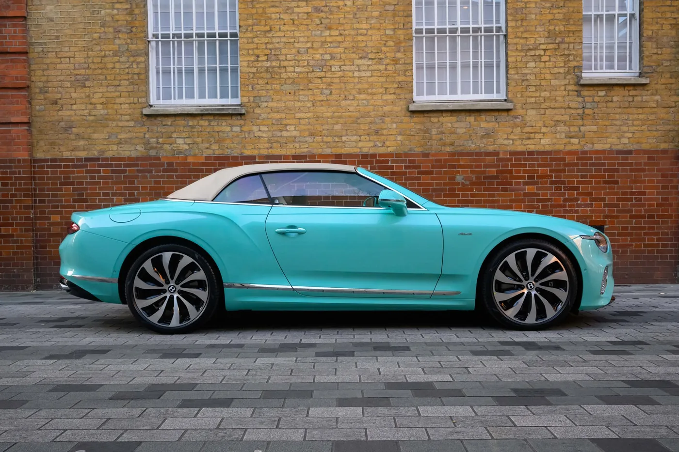 2026 Bentley Continental GTC Azure angeboten von einer Vertragshändlergruppe in London, Vereinigtes Königreich, Foto 5 von 25