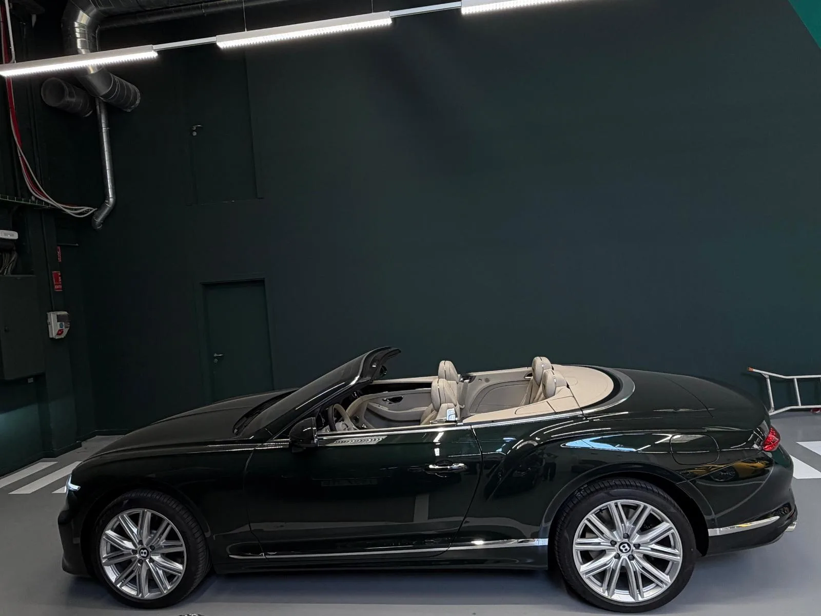 2026 Bentley Continental GTC, 2/8