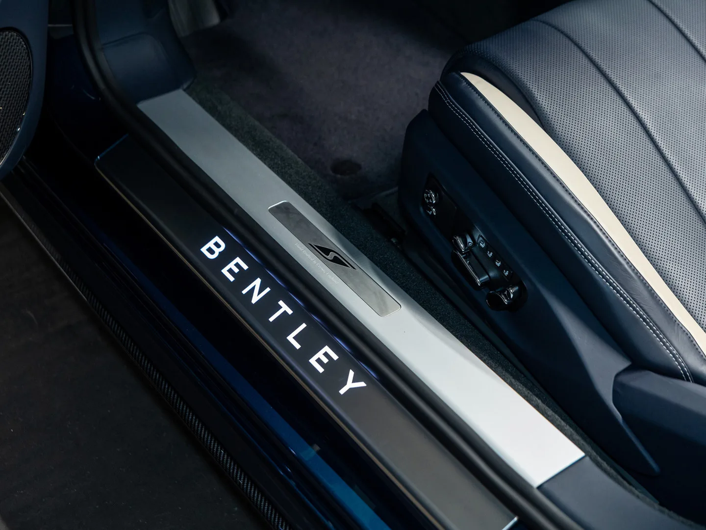 2026 Bentley Continental GTC S V8 Hybrid, 18/30