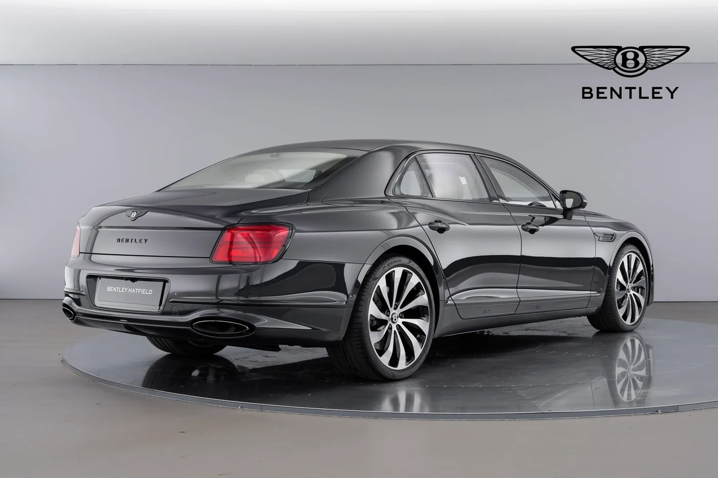 2026 Bentley Flying Spur Azure angeboten von einer Vertragshändlergruppe in Hatfield, Vereinigtes Königreich, Foto 4 von 25