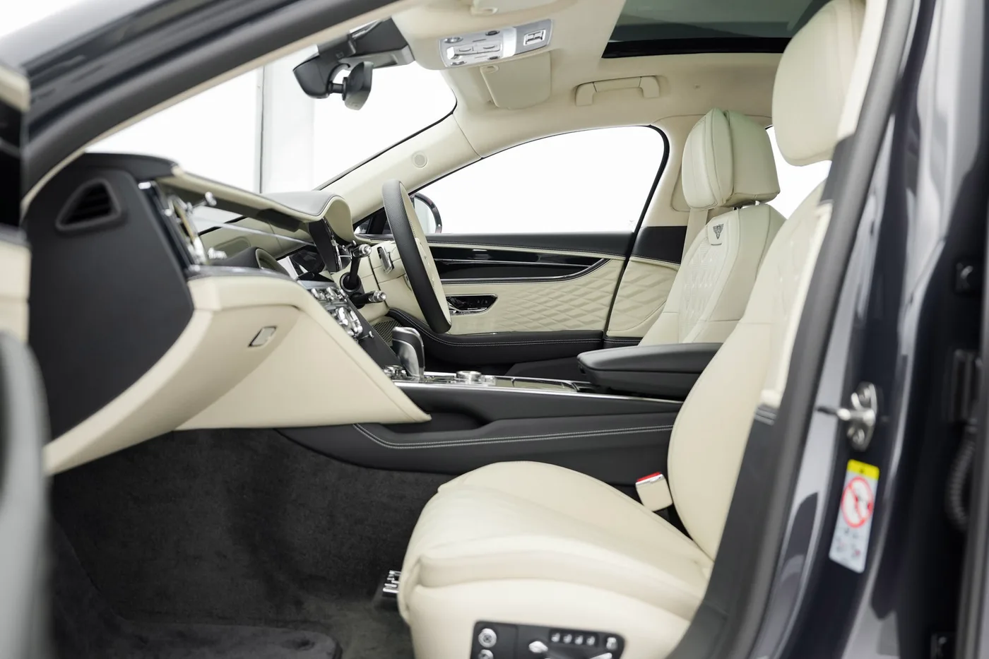 2026 Bentley Flying Spur Azure angeboten von einer Vertragshändlergruppe in Hatfield, Vereinigtes Königreich, Foto 21 von 25