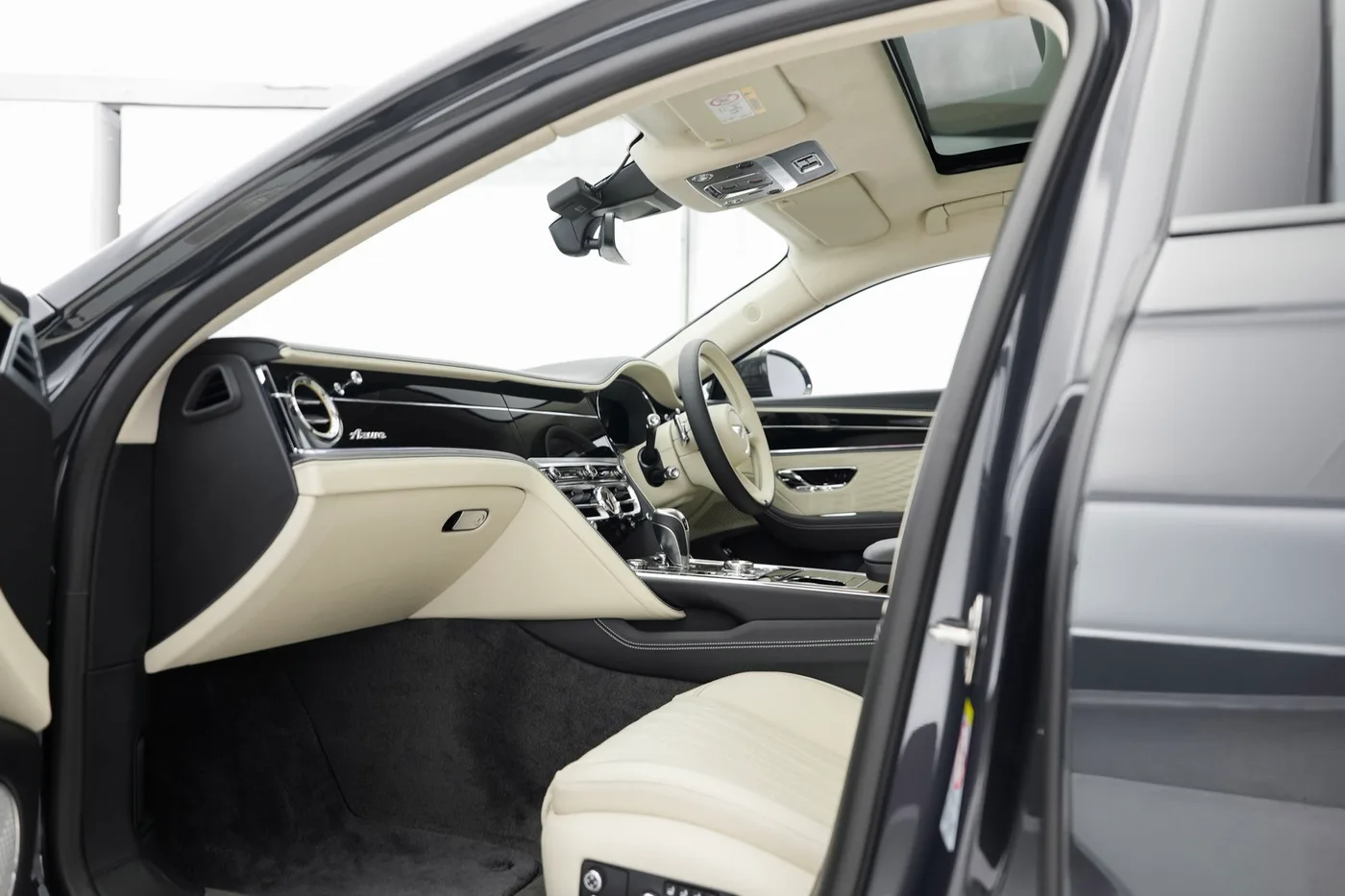 2026 Bentley Flying Spur Azure angeboten von einer Vertragshändlergruppe in Hatfield, Vereinigtes Königreich, Foto 22 von 25