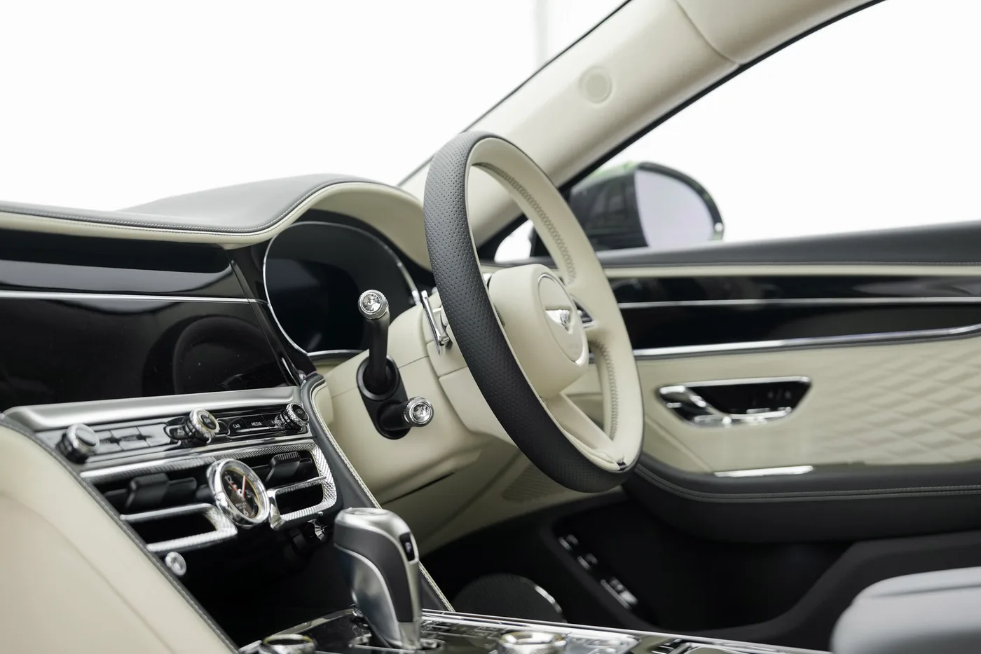 2026 Bentley Flying Spur Azure angeboten von einer Vertragshändlergruppe in Hatfield, Vereinigtes Königreich, Foto 23 von 25