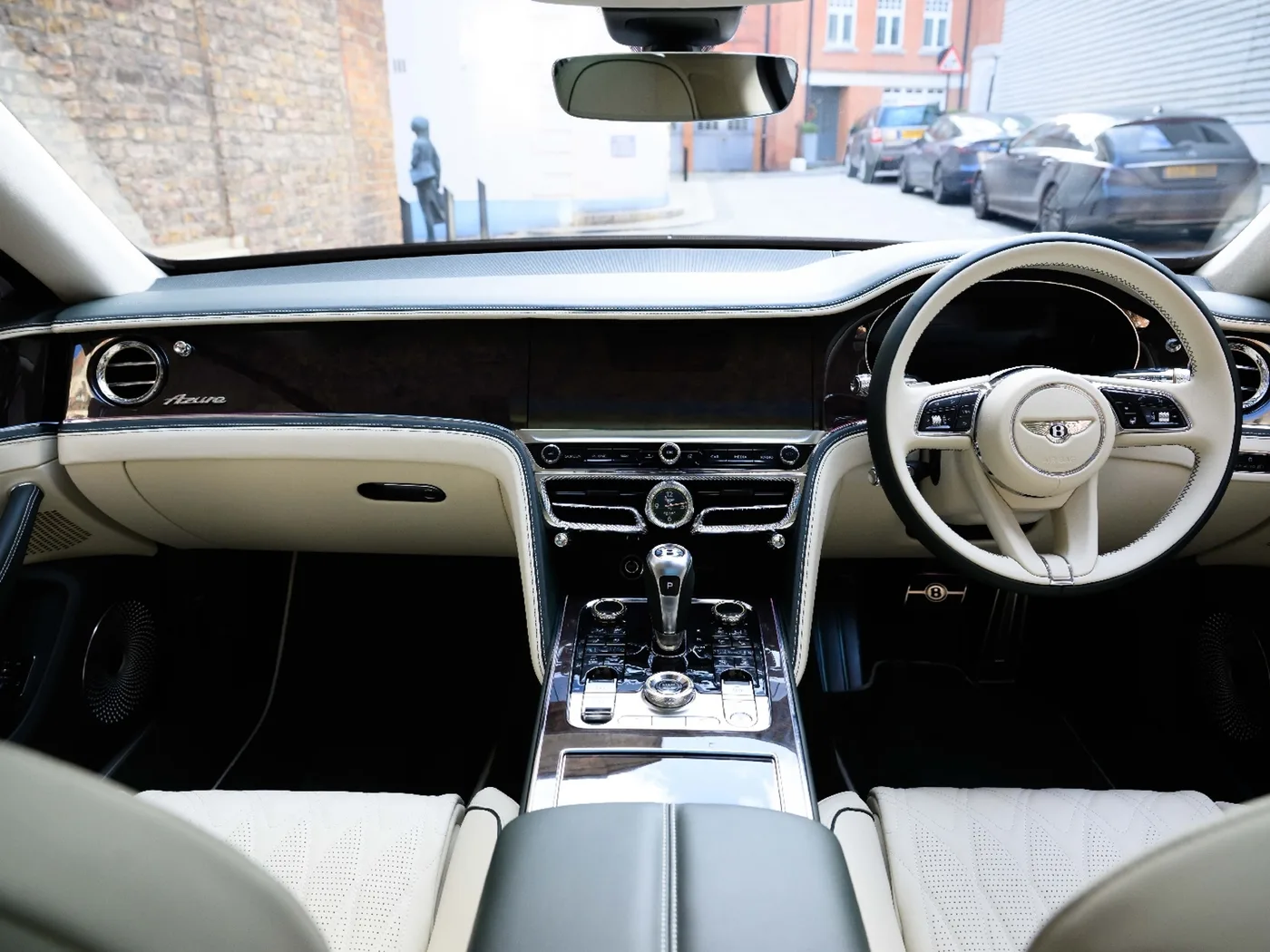 2026 Bentley Flying Spur Azure angeboten von einer Vertragshändlergruppe in London, Vereinigtes Königreich, Foto 4 von 25