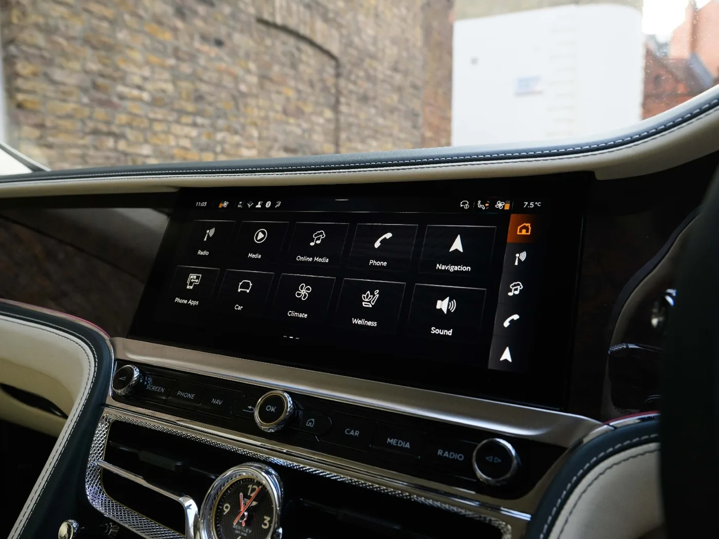 2026 Bentley Flying Spur Azure angeboten von einer Vertragshändlergruppe in London, Vereinigtes Königreich, Foto 8 von 25