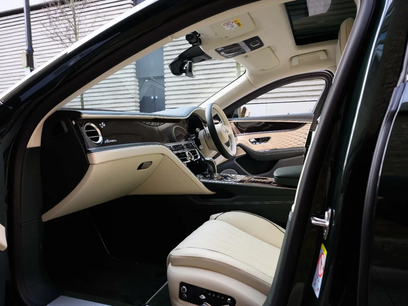 2026 Bentley Flying Spur Azure angeboten von einer Vertragshändlergruppe in London, Vereinigtes Königreich, Foto 23 von 25