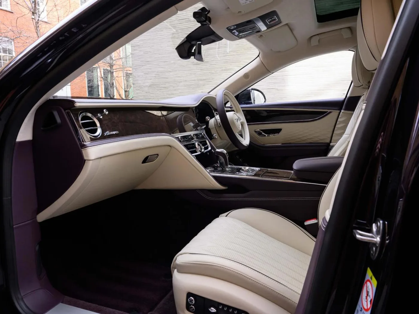 2026 Bentley Flying Spur Azure angeboten von einer Vertragshändlergruppe in London, Vereinigtes Königreich, Foto 2 von 25