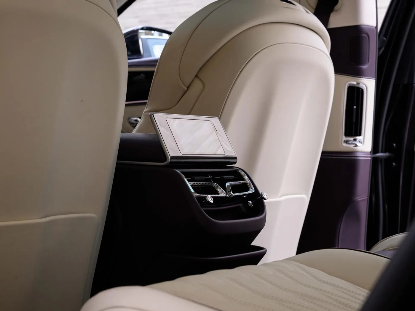 2026 Bentley Flying Spur Azure angeboten von einer Vertragshändlergruppe in London, Vereinigtes Königreich, Foto 13 von 25