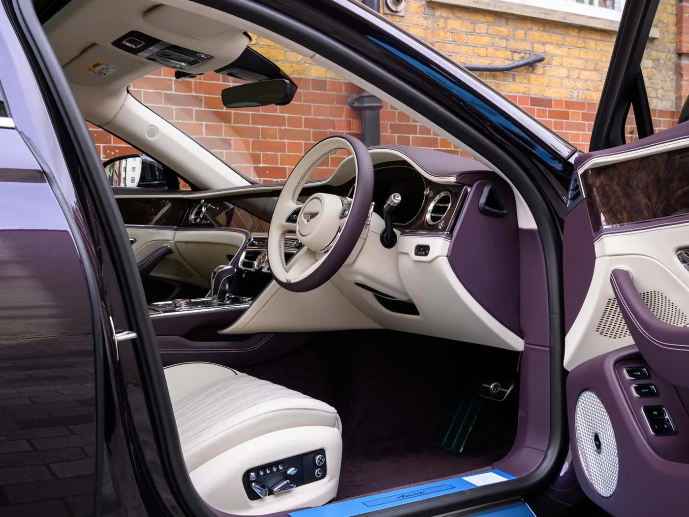 2026 Bentley Flying Spur Azure angeboten von einer Vertragshändlergruppe in London, Vereinigtes Königreich, Foto 18 von 25