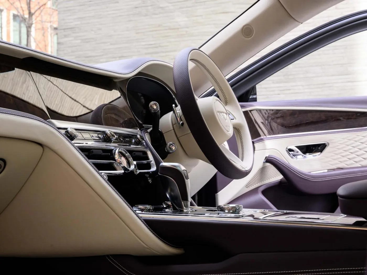 2026 Bentley Flying Spur Azure angeboten von einer Vertragshändlergruppe in London, Vereinigtes Königreich, Foto 19 von 25