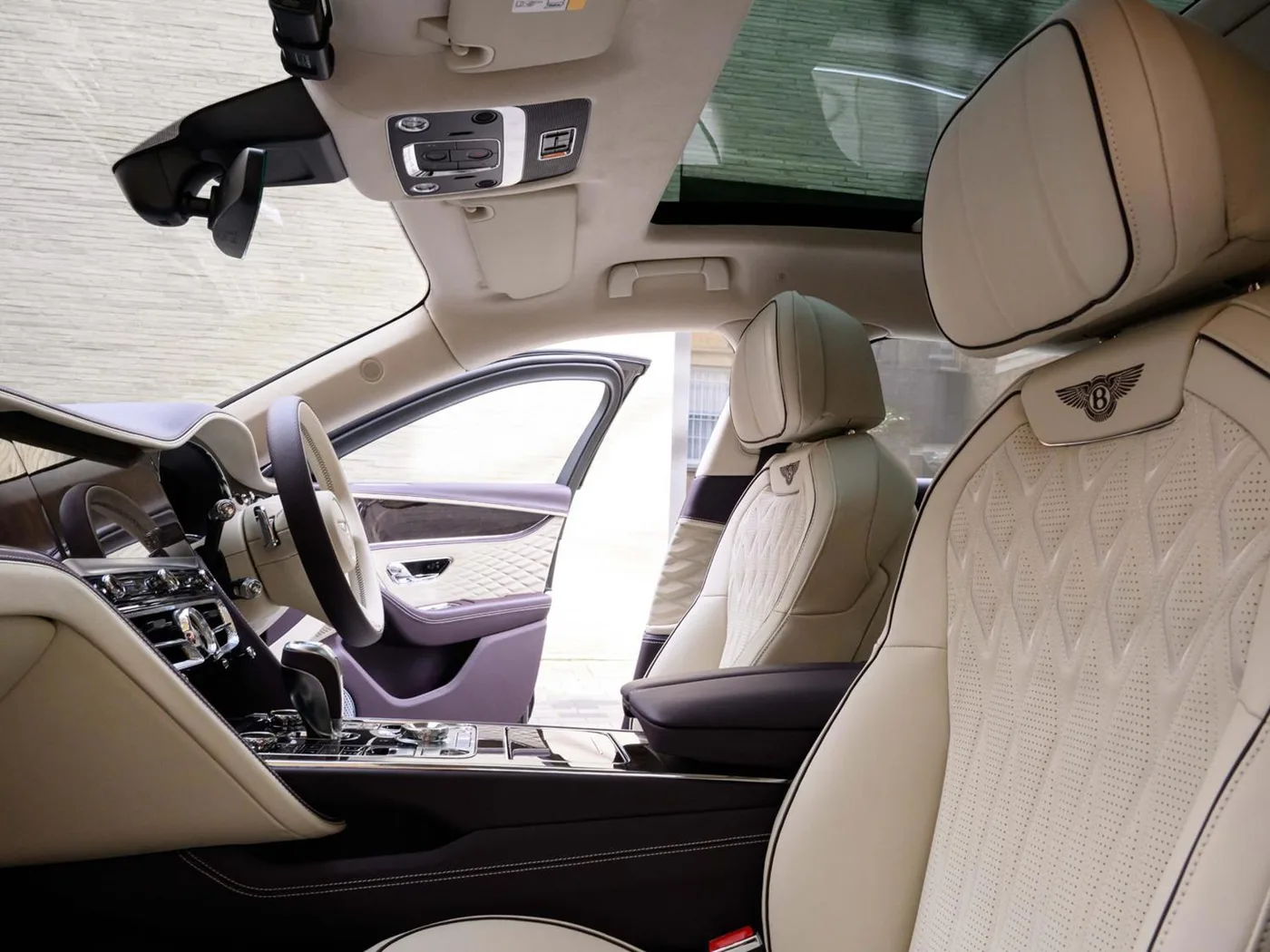 2026 Bentley Flying Spur Azure angeboten von einer Vertragshändlergruppe in London, Vereinigtes Königreich, Foto 22 von 25