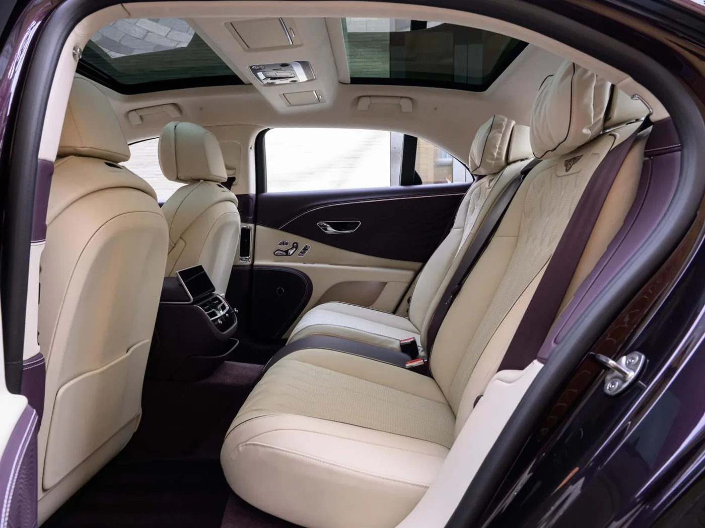 2026 Bentley Flying Spur Azure angeboten von einer Vertragshändlergruppe in London, Vereinigtes Königreich, Foto 23 von 25