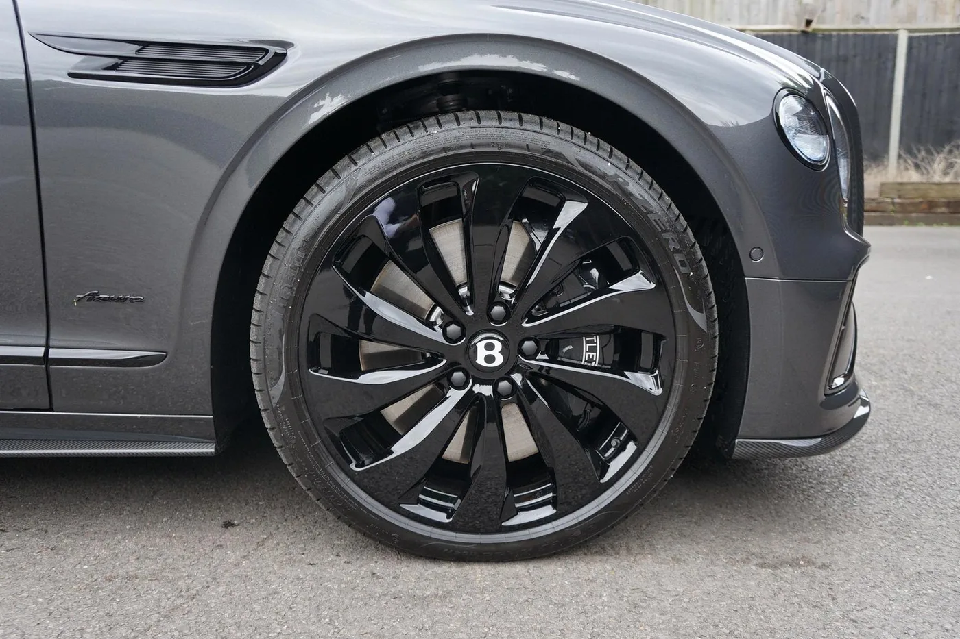 2026 Bentley Flying Spur Azure angeboten von einer Vertragshändlergruppe in Ripley, Vereinigtes Königreich, Foto 6 von 25