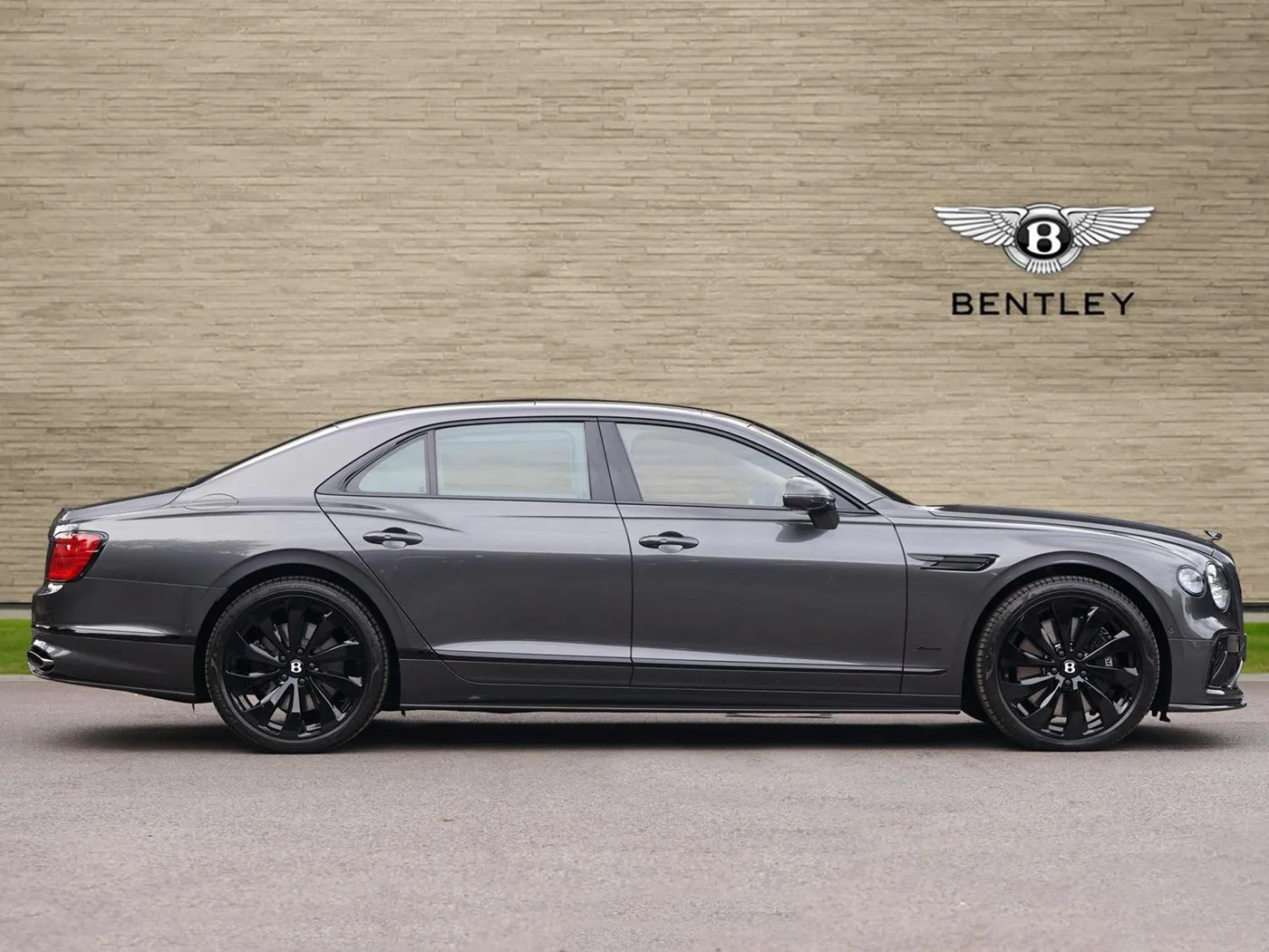 2026 Bentley Flying Spur Azure angeboten von einer Vertragshändlergruppe in Ripley, Vereinigtes Königreich, Foto 7 von 25