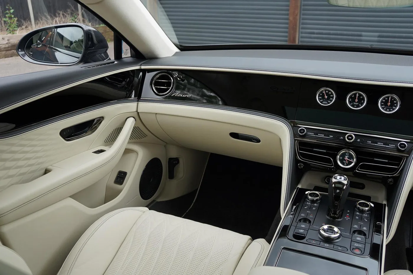 2026 Bentley Flying Spur Azure angeboten von einer Vertragshändlergruppe in Ripley, Vereinigtes Königreich, Foto 13 von 25