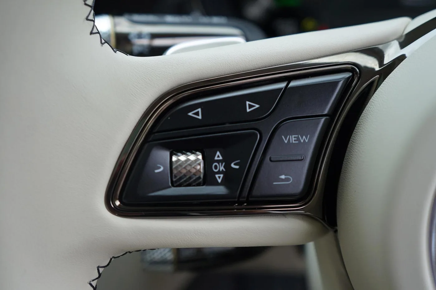 2026 Bentley Flying Spur Azure angeboten von einer Vertragshändlergruppe in Ripley, Vereinigtes Königreich, Foto 16 von 25