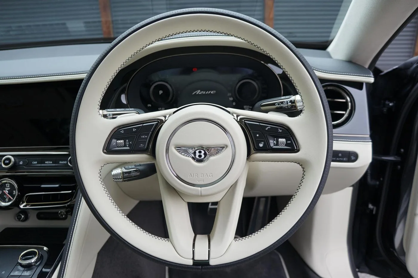 2026 Bentley Flying Spur Azure angeboten von einer Vertragshändlergruppe in Ripley, Vereinigtes Königreich, Foto 17 von 25